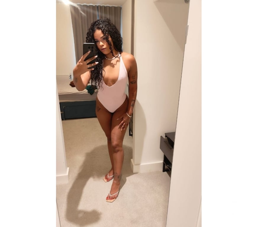 Escorts Barking and Dagenham Barking - Barking and Dagenham - Photos for Gabriela brasileira skinny with big ass curly hair