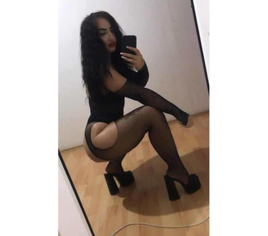 Escorts North West London Harrow - Photos for Heloo im Jessica new in town !!!! Party whit me