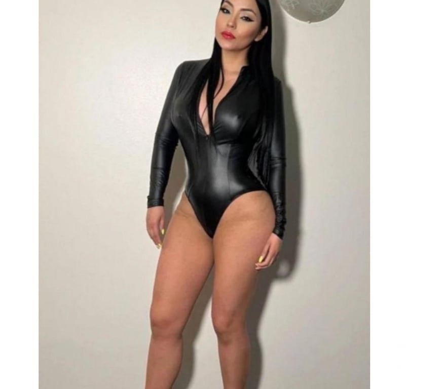 Escorts West Sussex Crawley - Photos for Naughty HANNA Sexy Girl Hot Ass 🍑🍑💦💦 💋