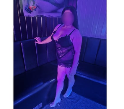 Escorts Bury Town Centre Bury - Photos for 🔥 BEST IN BURY 🔥