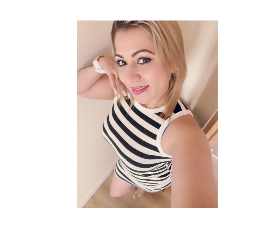 Escorts West London Hounslow - Photos for Laury parry milf colombian !