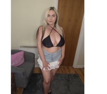 REAL BUSTY BLONDE NEXT TO ARCADIAN