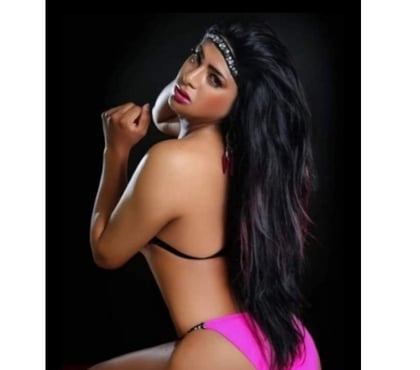 Trans Escorts Winchmore Hill North London - Photos for Amaranta TS Active and Passive Party the train station.