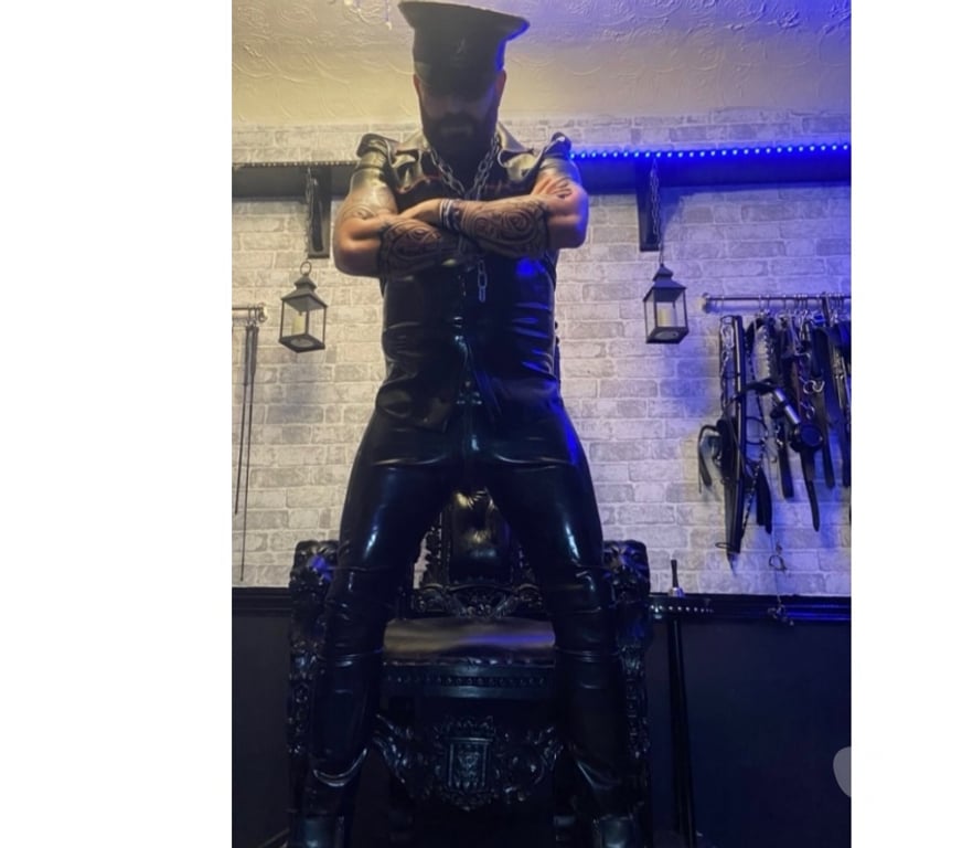 Gay massage West Midlands Birmingham - Photos for Master Eric Von Dom