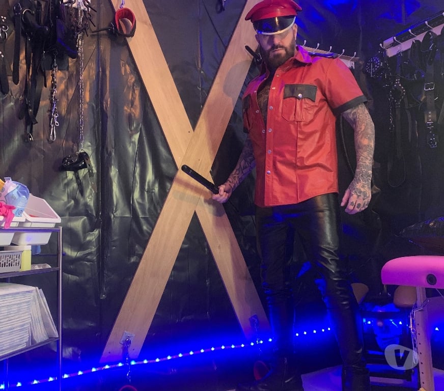 Gay massage West Midlands Birmingham - Photos for Master Eric Von Dom