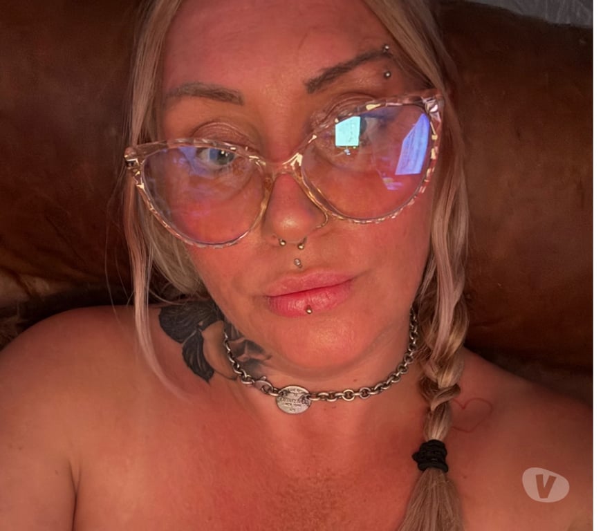 Adult Entertainment Hertfordshire Dacorum - Photos for Curvy busty milf available now