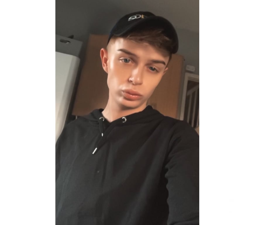Gay massage Greater Manchester Stockport - Photos for Leo - Twink Top - Reddish