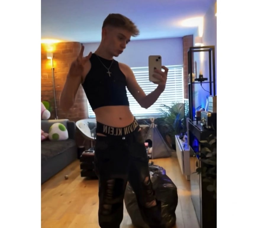 Gay massage Greater Manchester Stockport - Photos for Leo - Twink Top - Reddish