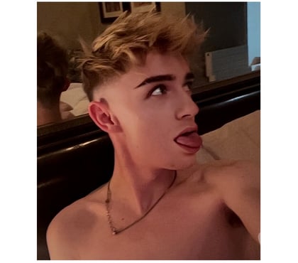 Gay Escorts Reddish Stockport - Photos for Leo - Twink Top - Reddish