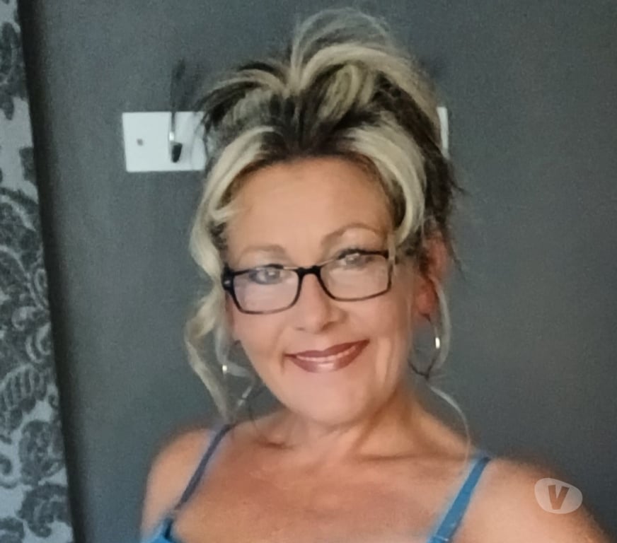 Adult Entertainment East London London City Airport - DLR Station - East London - Photos for Irish milf waiting to make your dreams come true