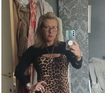 Adult Entertainment London City Airport East London - Photos for Hot Milf waiting to make your dreams come true