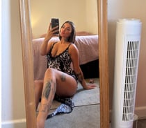 British-babe-Monica