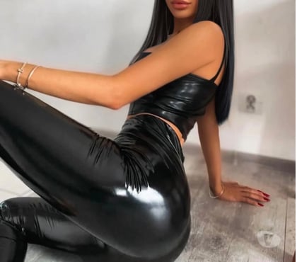 Escorts and Massages Watford High Street Station Watford - Photos for 🔥Amira 🔥Long hair, sexi brunette🔥