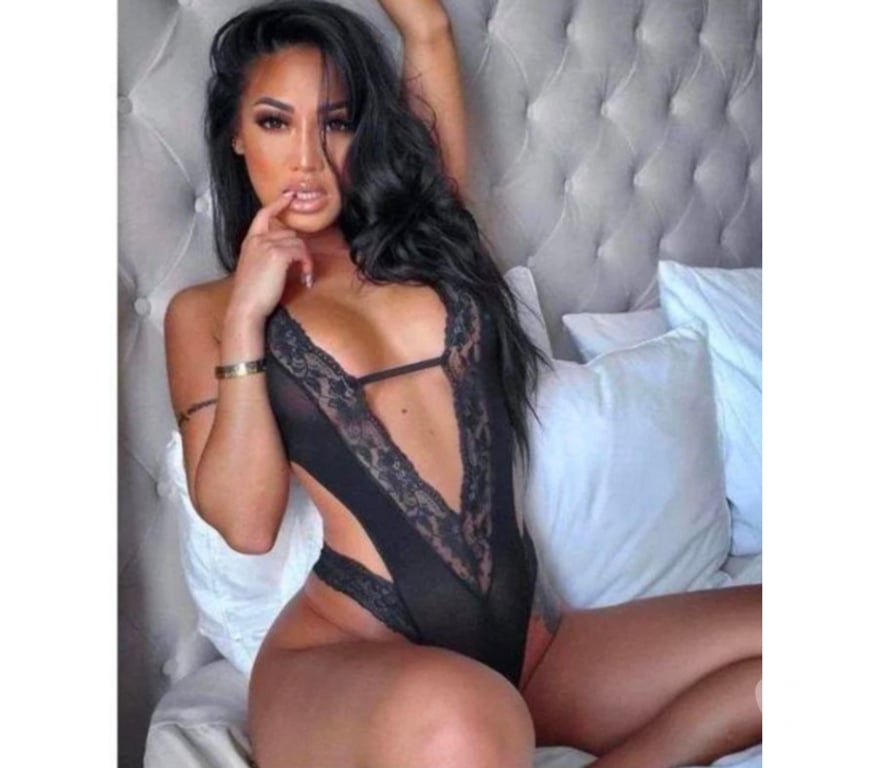Escorts Surrey Woking - Photos for JUST FOR ONE WEEK IN WOKING