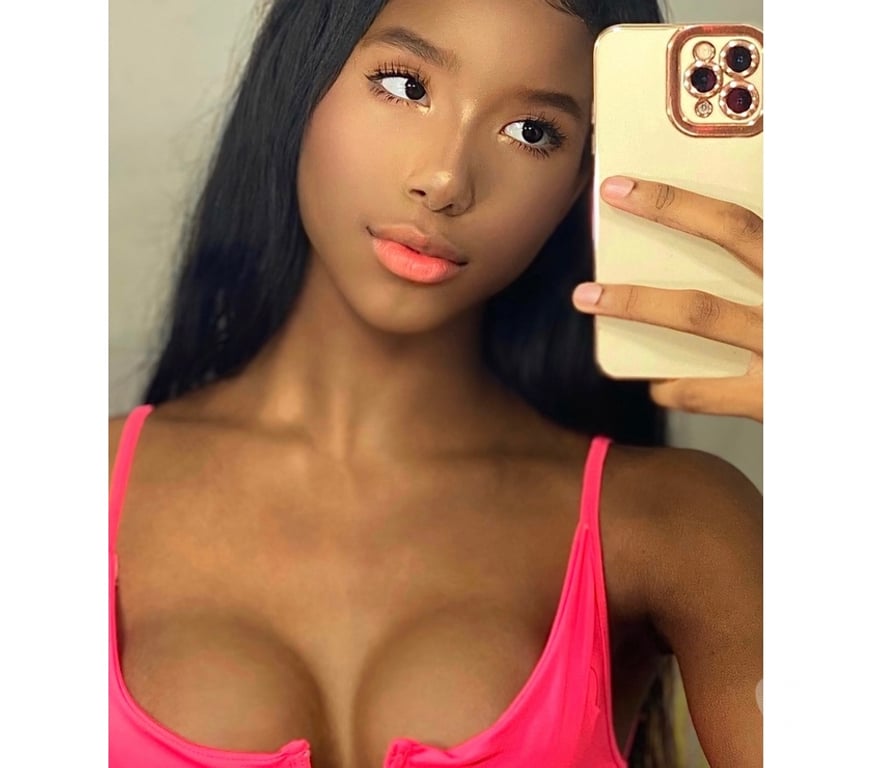 Trans Escorts Wiltshire Swindon - Photos for Giovanna Hot XXL π§π·π₯