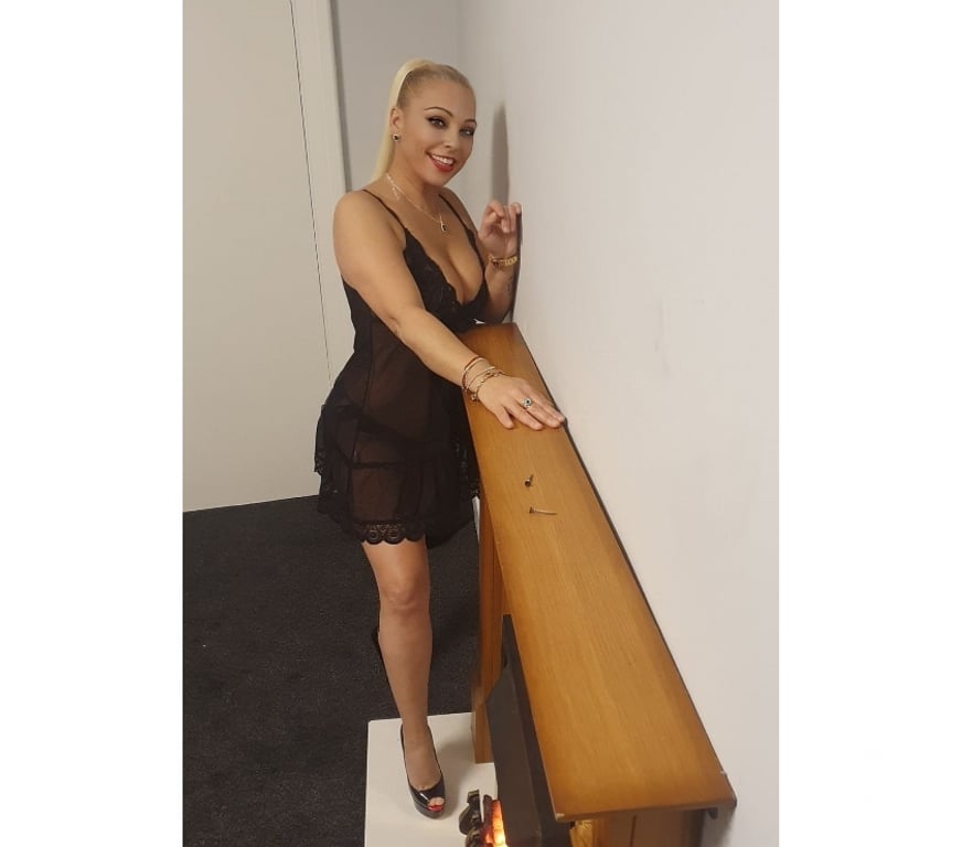 Escorts Renfrewshire Paisley - Renfrewshire - Photos for Pamela its here more horny then ever 4 You