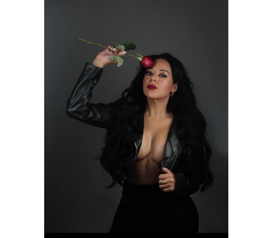 Escorts South West London Richmond upon Thames - Photos for I'm back my loves, let's celebrate, come on 🍷