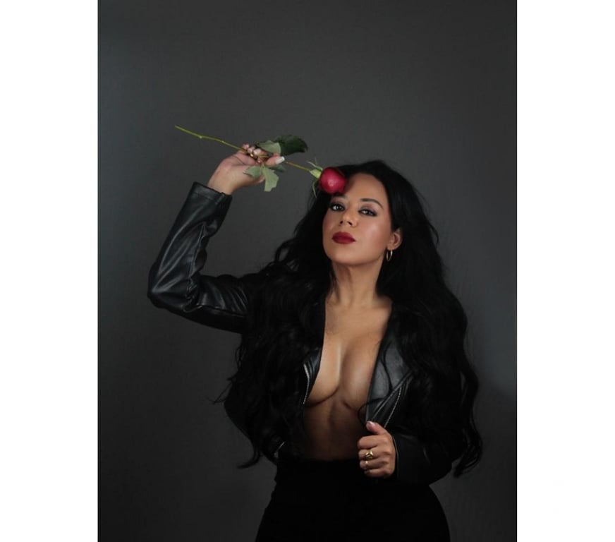 Escorts South West London Richmond upon Thames - Photos for I'm back my loves, let's celebrate, come on 🍷