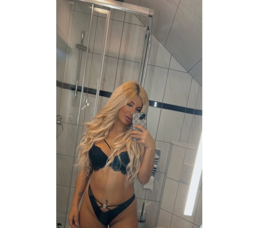 Escorts Essex Harlow - Photos for I'm very hot x Deborah x with a naughty body