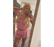 I'm very hot x Deborah x with a naughty body