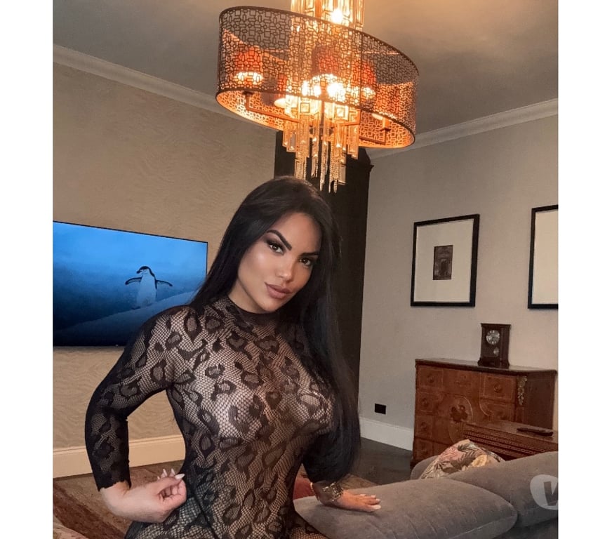 Escorts East London Canary Wharf - East London - Photos for BRUNNA PARTY 🍾💥