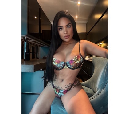 Escorts Canary Wharf East London - Photos for BRUNNA PARTY 🍾💥