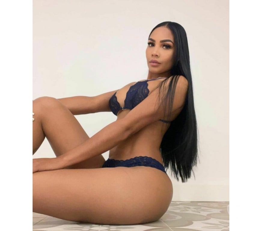 Escorts South East London Plumstead - South East London - Photos for Sara Brazilian π§π· Girl party for for π₯³