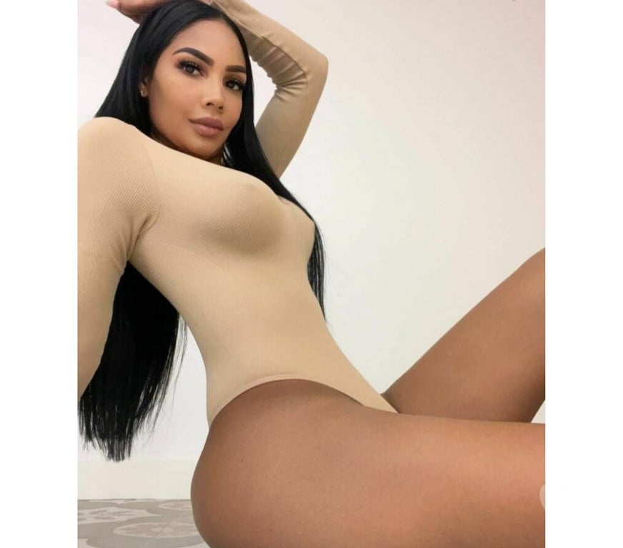 Escorts South East London Plumstead - South East London - Photos for Sara Brazilian π§π· Girl party for for π₯³