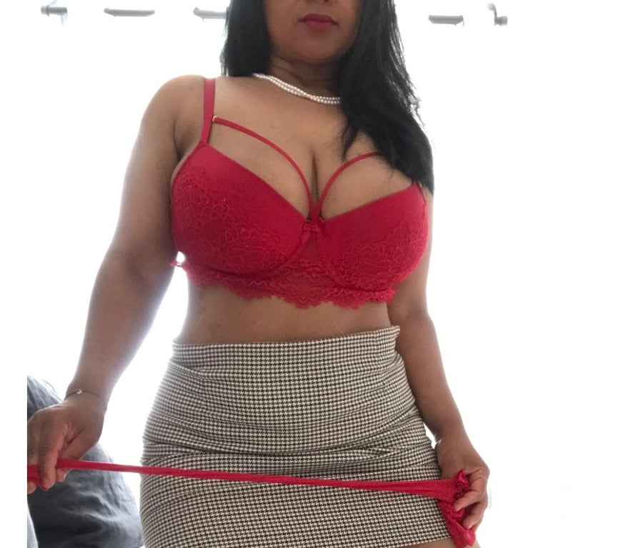 Escorts North West London Burnt Oak - North West London - Photos for Sensual Brazilian beautiful curvy boobs natural