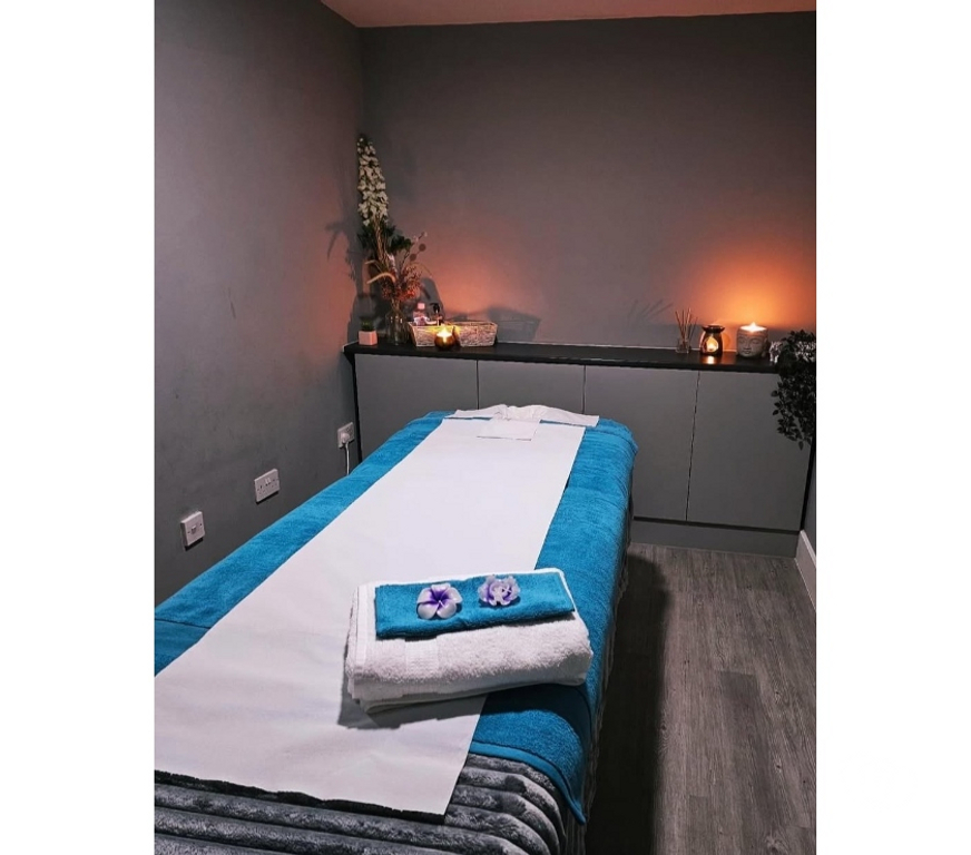 Escorts Surrey Runnymede - Photos for RELAX MASSAGE, DIP TISSUE & SENSUAL MASSAGE WITH LAURA