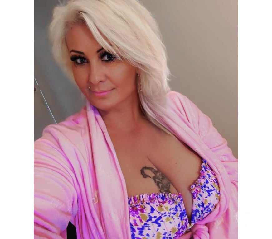 Escorts East London Goodmayes - East London - Photos for Hot Amanda 🔥 40-60-80 🔥Milf Big boob's natural gfe
