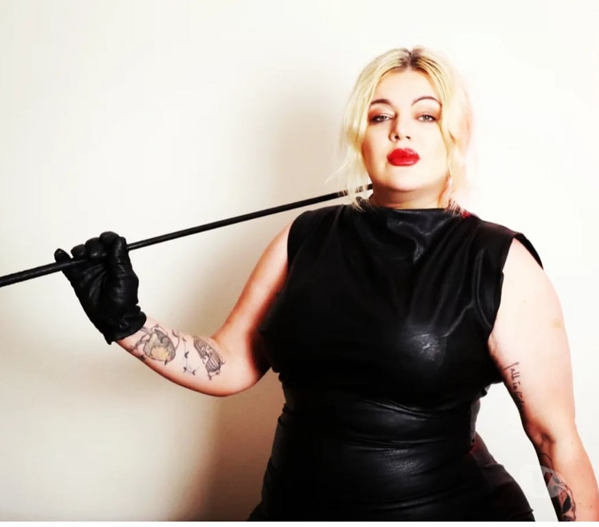 Escorts West Yorkshire Leeds - Photos for Mistress Mia Professional Domme
