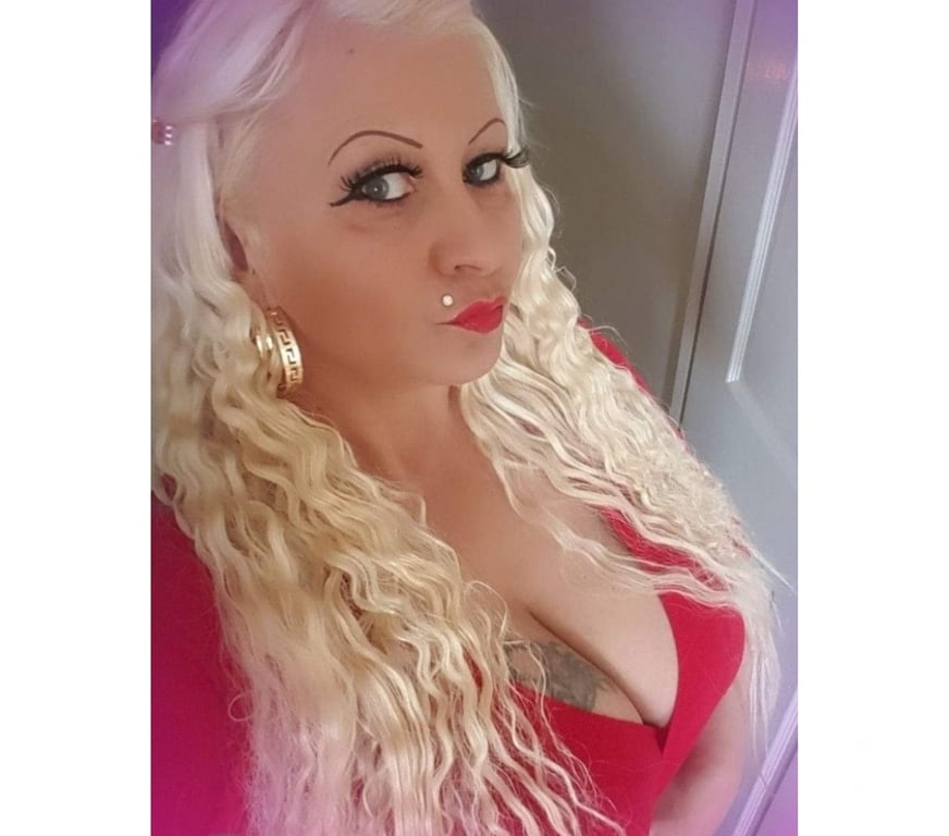 Escorts East London Havering - Photos for Amanda Horny Milf big natural boob's gfe ❤️ kissing