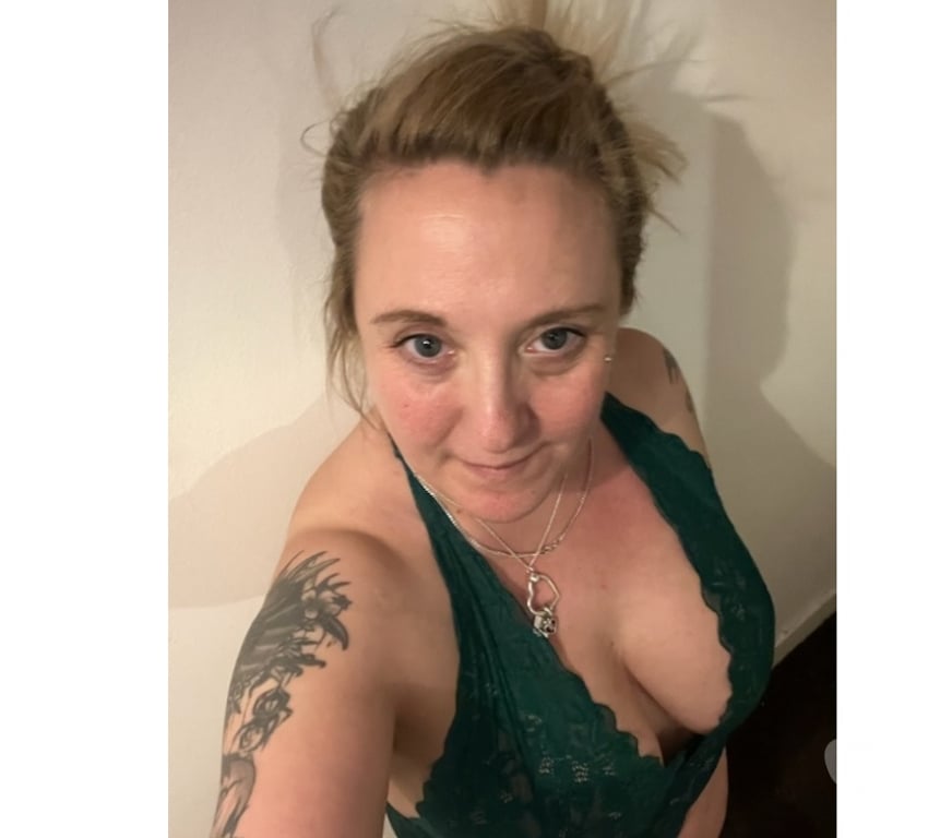 Escorts East Sussex Brighton - Photos for Hot sexy curvy temptress ready for some fun ♡