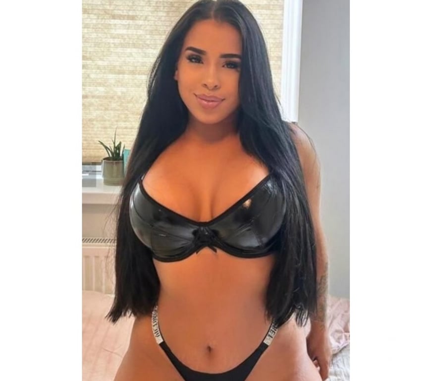 Escorts Buckinghamshire Milton Keynes - Photos for Brazilian brunette party girl 🔥🥳