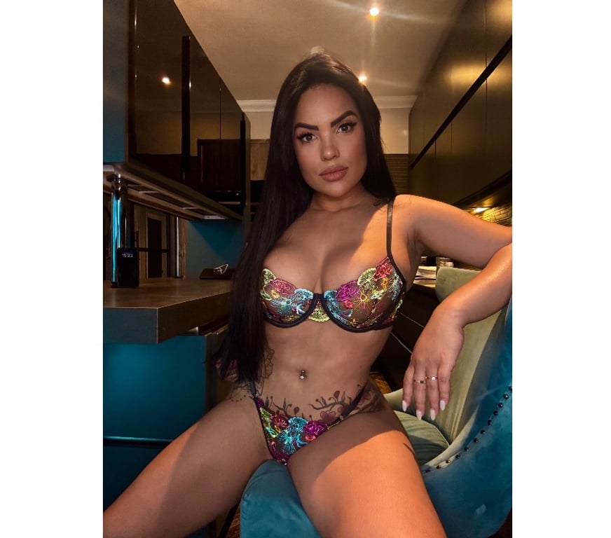 Escorts South West London Parsons Green - South West London - Photos for BRUNNA PARTY 💥🍾