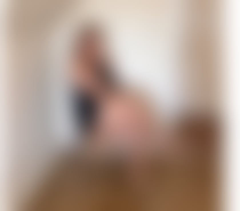 Escorts North West London Harrow - Photos for Laury party milf Colombian girl in PINNER 🔥