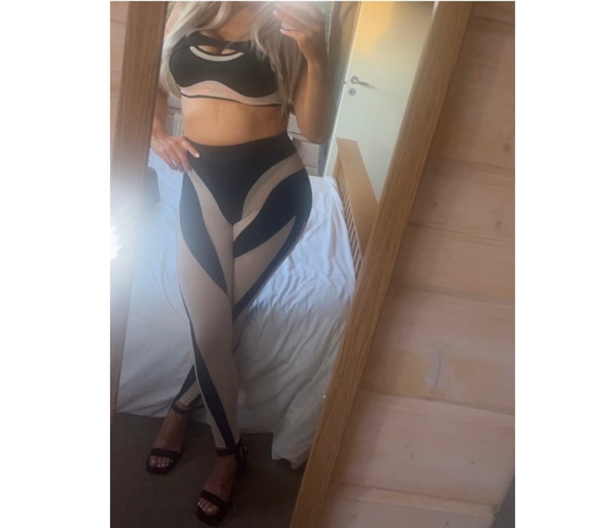 Escorts Hertfordshire Hertsmere - Photos for New in town English slim leggy busty seductive blonde