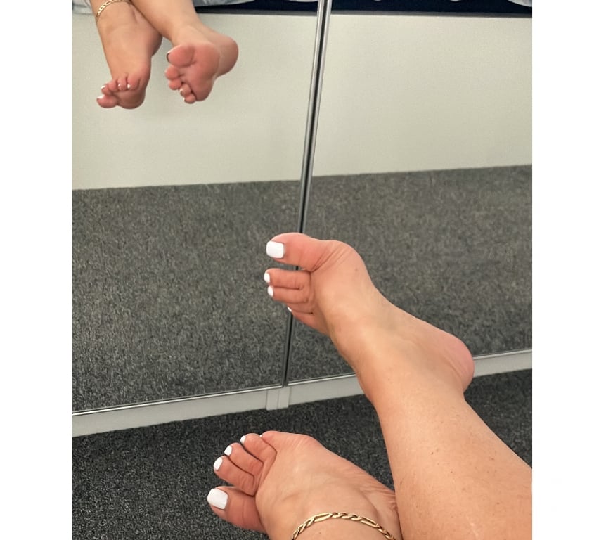 Escorts East London South Woodford Station - East London - Photos for EROTIC MASSAGE 🔥FEET FETISH 🦶BODY 2 BODY ❤️LATINA