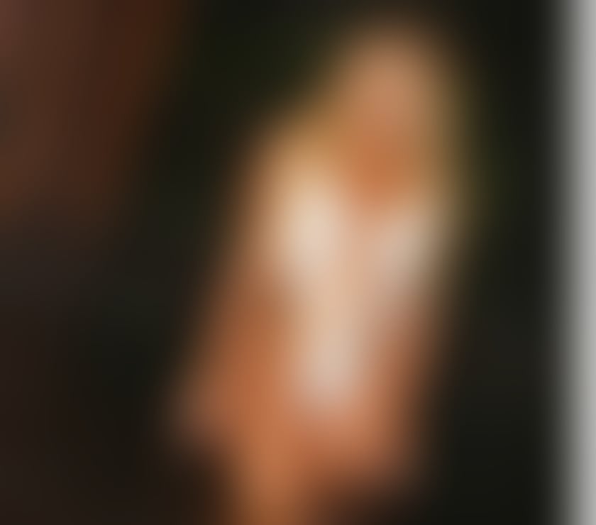 Larah Maia Curvy Blonde Babe – West Kensington 💋