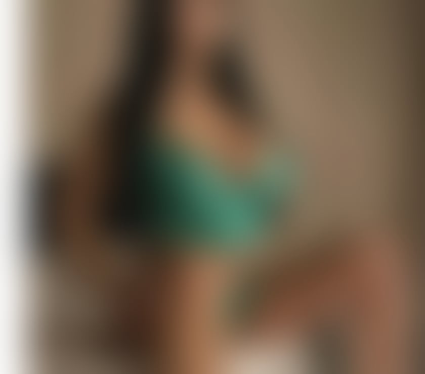 Escorts Bedfordshire Luton - Photos for 🔥LETS PARTY AND BUBBLE TOGETHER🍸FOR A FEW DAYS ONLY
