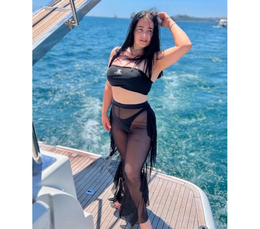 Escorts North London Hornsey - North London - Photos for Seduction, Elegance & Smiles
