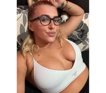 Sophia hot and patry girl