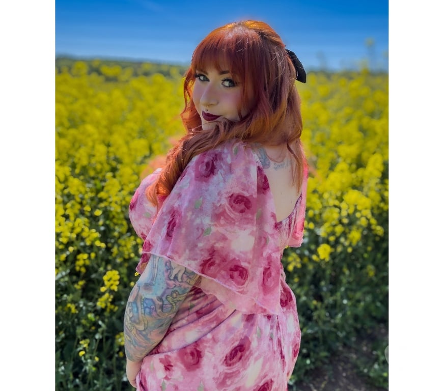 Escorts East London Canary Wharf - East London - Photos for Curvy British Tattooed Escort Dating Lydia West