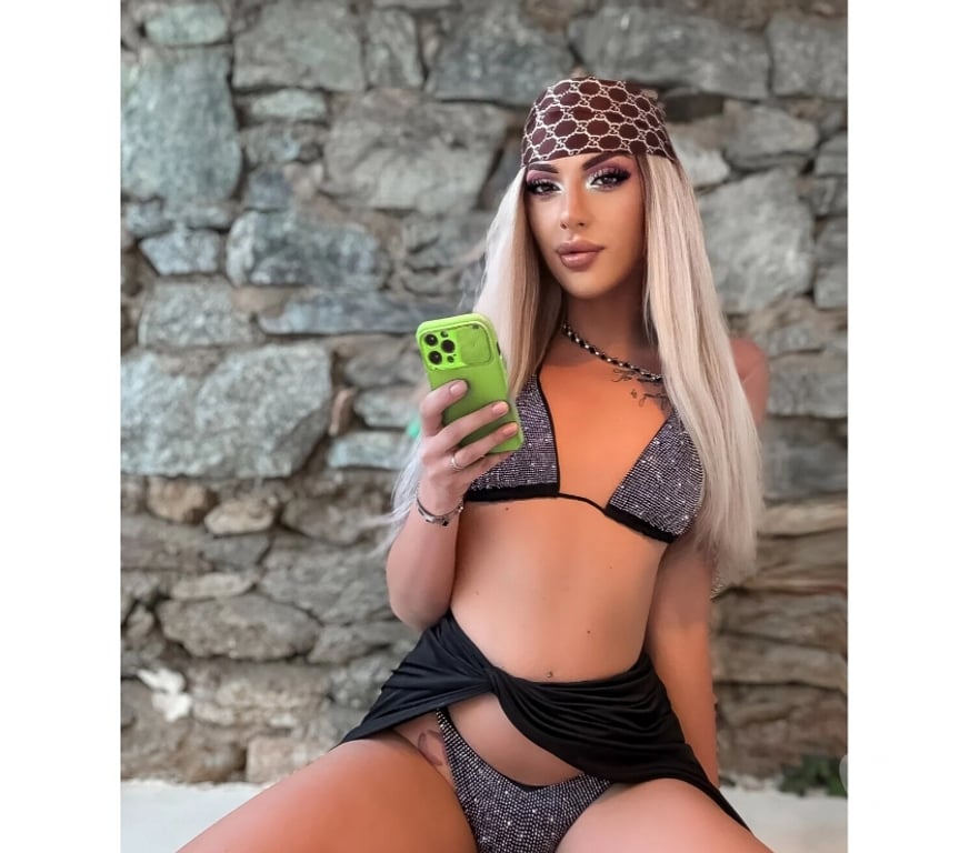 Escorts Hull The Avenues - Hull - Photos for Sara Transgender Back in town ! Full service