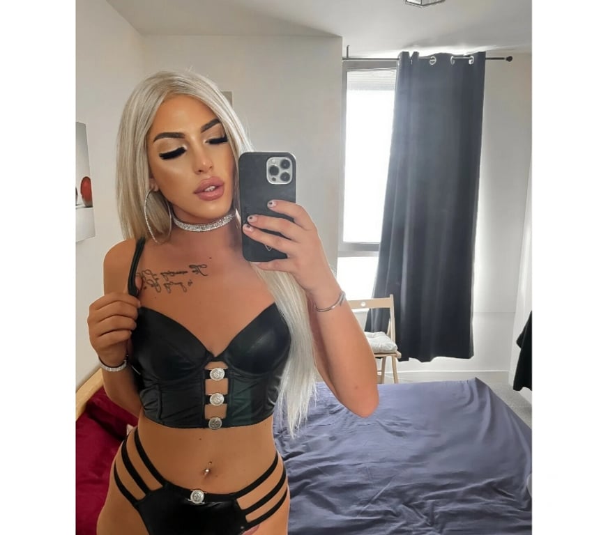 Escorts Hull The Avenues - Hull - Photos for Sara Transgender Back in town ! Full service