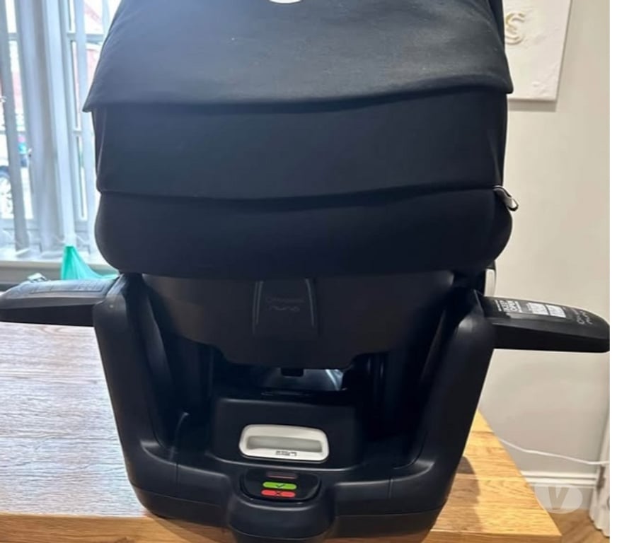 Miscellaneous Bedfordshire Bedford - Photos for Bugaboo Turtle Air by Nuna with Isofix Base