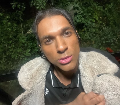 Gay Escorts Earley Reading - Photos for FEM CD LOOKING NOW