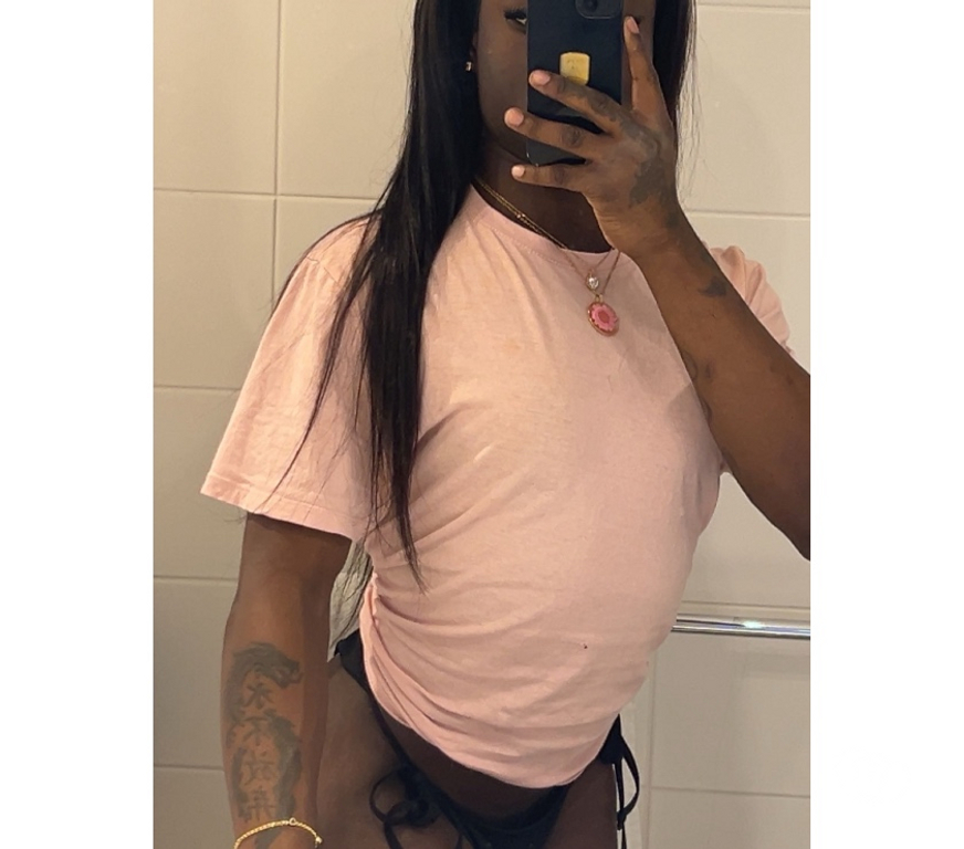 Trans Escorts South East London East Croydon (Tramlink) Station - South East London - Photos for British Blackbarbi 💅🏿East Croydon