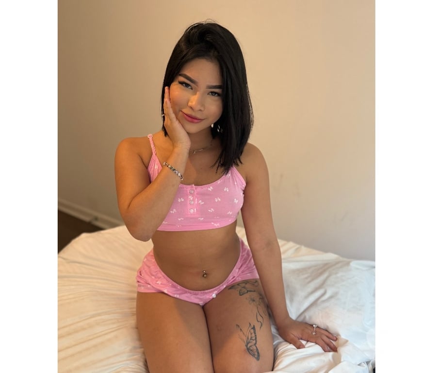 Escorts Essex Basildon - Photos for π§π· β¨ Charming Petite Companion β¨π§π·